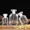 Venta al por mayor en stock frasco de vidrio para perfume 30ml 50ml spray bayoneta subenvasado portátil botella vacía polígono transparente 100