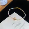 Pulseira com fecho de pingente de flor de trevo de zircônia, luxo leve, toque de alta qualidade, pulseira personalizada, joia elegante e versátil