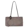 Bolsa de mano informal de terciopelo mate para mujer, nuevo modelo 2026, sensación de alta gama, gran capacidad, para ir al trabajo, de hombro y para llevar debajo del brazo