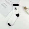 Calcetines Largos de Verano para Mujer Estilo Ins de Moda para Uso en Exteriores Primavera y Otoño de Longitud Media Negros y Blancos Casuales Simples Modernos Versátiles