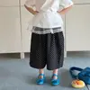 Calça Casual Fina de Verão Nova Estilo Coreano para Meninas, Calça Branca Solta de Perna Larga, Calça Cropped de Bolinhas Infantil Tendência
