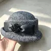 Sombrero de Pescador de Punto con Borde Enrollado para Otoño e Invierno Sombrero de Pescador Dulce con Lazo y Perlas Sombrero Pequeño Estilo Hepburn Boina Elegante
