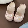 Novos tamancos grossos macios e fofos estilo 'healing' para mulheres, nicho e simples, adequados para uso externo no verão, sandálias slip-on gentis e versáteis