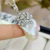 Pendientes de Perla de Agua Dulce Natural Barroca Cola de Pez Zhuji para Mujer Diseño de Zirconia Microincrustada Pendientes de Hoja Venta al por Mayor para Mujer