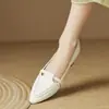 Zapatos de mujer de punta fina en piel, nuevos de verano 2026 de tacón bajo estilo francés tipo "mom shoes", zapatos de verano de piel con tacón grueso