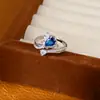 Anillo abierto vintage usado con baño de oro real e incrustaciones de circonita en forma de gota de agua, sensación de nicho de alta gama, exquisita joya para la mano