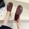 Sapatos para Mãe de Meia-Idade e Idosa Primavera e Verão Sapatos Pequenos de Couro Sapatos Femininos de Camada Única com Solado Macio Mocassins