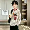 Camiseta de manga larga a rayas de retazos de algodón puro para niños 2026 primavera y otoño casual versátil camiseta base para niños y niños mayores moderna