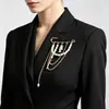 Acessórios de Moda Transfronteiriços Europeus e Americanos, Broche Pequeno Estilo Chanel com Franja de Pérolas Imitação para Mulheres, Acessório de Pino Elegante de Alta Qualidade para Terno
