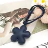 Chaveiro Pingente Flor de PU em Estoque Pingente Pequeno de Flor para Bolsa Decoração de Carro Acessório Pingente de Flor de Cerejeira Enchido com Algodão Couro