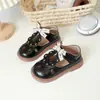 Sandalias Lindas de Punta Cerrada para Niñas Tendencia Verano 2025 Nuevas Sandalias Infantiles de Suela Suave Sandalias Caladas Sandalias de Moda
