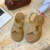 Sandálias retrô de salto plataforma com abertura nos dedos para mulheres, novidade de verão 2025, sandálias com fivela, sapatos de praia romanos coreanos para mulheres, atacado