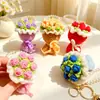 Chaveiro de buquê de corrente de pérolas flor de crochê feita à mão pingente de buquê acessórios de bolsa para casal pequeno presente atacado