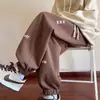 Pantalones de hombre bordados, pantalones deportivos casuales de ajuste holgado de moda otoñal, joggers de sudoración retro americanos de alta gama