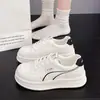 Zapatillas blancas súper populares para mujer, nuevo modelo de otoño 2026, zapatillas de entrenamiento alemanas de suela gruesa, zapatos deportivos casuales ligeros de suela blanda para mujer