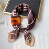 Bufanda Rayada a Juego de Colores Cuadrada de Seda Imitación 70cm Letra F Estilo Francés Lazo Lazo para el Cabello Bolsa Viaje Protector Solar Bufanda de Seda Nuevo Estilo