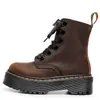 Botas de Moda de Couro Crazy Horse de Primeira Camada Pretas com Solado Grosso de 6 Furos para Mulheres 1460 Botas Curtas Femininas Estilo Britânico Plataforma com Cadarço Botas de Motocicleta de Trabalho