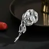 Broche de Rosa de Moda de Alta Gama Pin Floral Accesorio de Ramillete Pequeño Estilo Chanel Exquisito Accesorio para Traje de Alta Gama