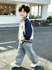 Chaqueta de Béisbol de Moda para Niños 2026 Nuevo Otoño Estilo Coreano Infantil Tendencia Dinosaurio Corta Bloque de Color Chaqueta Top