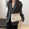 Bolso de Hombro Minimalista de Moda Retro Tendencia 2026 Nuevo Diseño de Nicho Elegante Bolso Cuadrado Pequeño con Cadena Cruzada