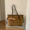 Bolsas para Mulheres 2025 Novo Estilo Bolsa Tote Popular deste Ano de Grande Capacidade Bolsa de Ombro Versátil Bolsa para Estudante Universitário para Aula e Deslocamento