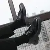 Zapatos de Piel para Hombre para Otoño, Zapatos Formales de Negocios, Zapatos de Trabajo Negros con Cordones, Pequeños Zapatos de Piel Versátiles y Modernos de Estilo Británico para Hombre