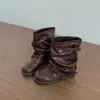Botas Femininas Marrons Estilo Britânico Versáteis Salto Grosso Aumento de Altura 2026 Nova Coleção Outono Emagrecimento Retro Franzidas na Perna Botas Curtas
