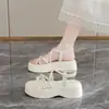 Sandalias chic de un tirante estilo francés para mujer, nuevo modelo de verano 2026, con plataforma de suela gruesa y pedrería, sandalias de plataforma versátiles con tira elástica trasera para mujer