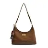 Bolso Almohada Acolchado de Diamantes Simple de Moda para el Trabajo, Sensación de Alta Gama, Nuevo para Otoño/Invierno 2026 para Mujer, Bolso de Hombro Único, de Mano, para el Brazo