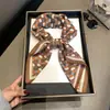 70 Lenços Quadrados, Lenços de Pescoço Estilo Coreano, Lenços de Seda Retrô para Primavera e Outono, Lenços Semicírculo Estampados da Moda e Versáteis de Alta Qualidade para Mulheres, Lenços de Seda