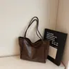 Bolso de mujer moderno de gran capacidad 2026 nuevo, ligero, de lujo, diseño de nicho, bolso de hombro para ir al trabajo y uso diario, bolso tote de axila
