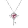 Collar con colgante de diamante rosa y forma de flecha que atraviesa el corazón, ideal como regalo de cumpleaños para novias.