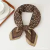 Bufanda Pequeña de Seda Cálida y Elegante Versátil para Otoño e Invierno para Mujer, Popular Estilo Nuevo 2025, Combinable con Ropa, Chal, Pañuelo Cuadrado, Bufanda para el Cuello