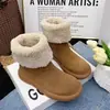 Novos Sapatos Femininos Outono 2026 Slip-on Planos Confortáveis Leves Faux Pelúcia Curta Botas de Moda Outono 2026 Baixos