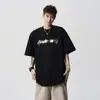Camiseta de retazos deconstruida de manga corta para hombre, nuevo estilo de verano, estampado de letras americanas pesadas, marca de moda, top holgado de cuello redondo de media manga