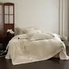 Conjunto de cuatro piezas de estilo francés de lujo ligero, color liso, bordado floral, conjunto de dormitorio suave y simple, adecuado para casas de huéspedes y tiendas físicas, para todas las estaciones