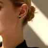 Aretes de amor en forma de corazón con goteo de aceite, tachuelas exquisitas y de moda de acero de titanio, estilo ins, versátiles, lujo ligero, diseño simple