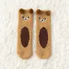 Calcetines nuevos para mujer de otoño e invierno 2021, calcetines de dibujos animados tridimensionales de oso lindo, calcetines de coral para el hogar, calcetines de suelo, calcetines de dormir de terciopelo medio