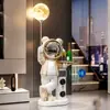 Sala de estar de astronauta Adorno grande de pie Altavoz Bluetooth Mueble de TV Sofá Decoración de astronauta Regalo de inauguración de casa