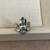 Anillo floral personalizado dulce y fresco para mujer, delicado y lujoso, anillo abierto finamente elaborado, anillo minimalista de alta gama estilo ins para el dedo índice