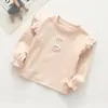 Roupa Infantil Primavera e Outono Camiseta para Meninas Bebê Estilosa Personalidade Infantil Marca Tendência Estilo Coreano Bordado Cartoon Babado Renda Camisa Base