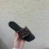 Primeiro Encontro com os Novos Sandálias Planas Slip-On Macias de Solado Flexível Estilo Francês Versáteis para Verão 2026