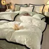 Juego de Cuatro Piezas de Terciopelo de Leche Tallado Sábana de Coral Espesa Extra Suave Funda de Edredón Faldón de Cama Juego de Cama de Tres Piezas 4