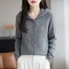 Cardigã de tricô com capuz, estilo coreano, suave e elegante, com detalhes vazados, para mulheres, nova coleção de outono, macio e confortável, jaqueta suéter versátil