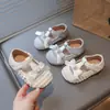 Zapatos Pequeños de Piel para Niñas 2026 Verano Nuevos Zapatos de Princesa para Niños Sandalias Birken Elegantes para Niñas Pequeñas Mocasines Súper Suaves