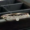 Pulseira de Ouro K Banhada com Diamantes Incrustados de Alta Costura de Luxo Leve, Estilo Aberto Individual Moderno, Pulseira Clássica de Alto Luxo, Zircônia, Retenção de Cor Forte