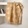 Bufanda Jacquard de Doble Cara con Diseño de Corazón y Flor Estilo Coreano Lujo Ligero para Mujer Otoño Invierno Textura Cálida Borla Chal Grande Bufanda Larga Venta al por Mayor