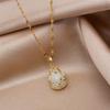 Collar de concha cuadrada de nicho de lujo ligero con diseño de verano para mujer, joyería giratoria con microincrustaciones de circonitas, cadena de clavícula sencilla que combina con todo