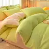 Juego de Cuatro Piezas de Terciopelo de Leche Color Puro Invierno Engrosado Dormitorio Estudiantil Juego de Tres Piezas Funda de Edredón de Terciopelo Funda de Almohada Sábanas Calidez de Doble Cara