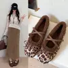Sapatos Mary Jane Quadrados Retrô de Camurça Femininos 2026 Inverno Com Pelúcia Quente Sapatos de Algodão Tira Única Cor Pura Sapatos de Pelo